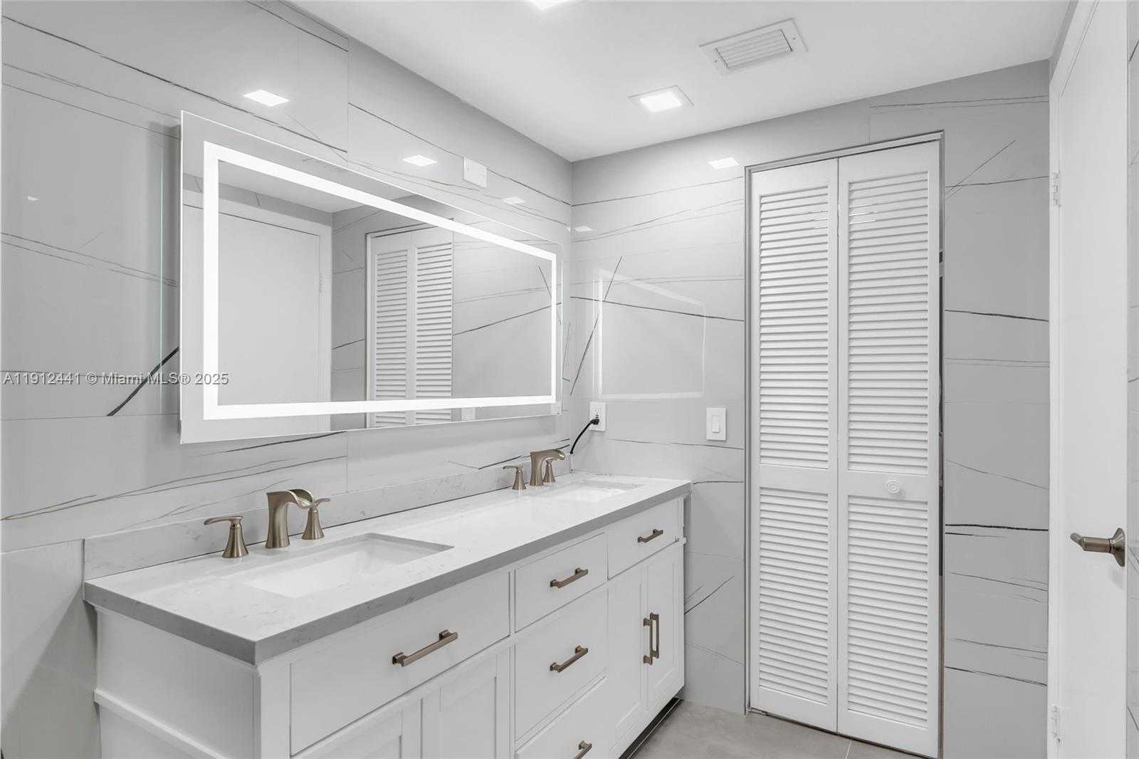 Small Image of 355 POINCIANA DR #1130, Sunny Isles Beach Number 18