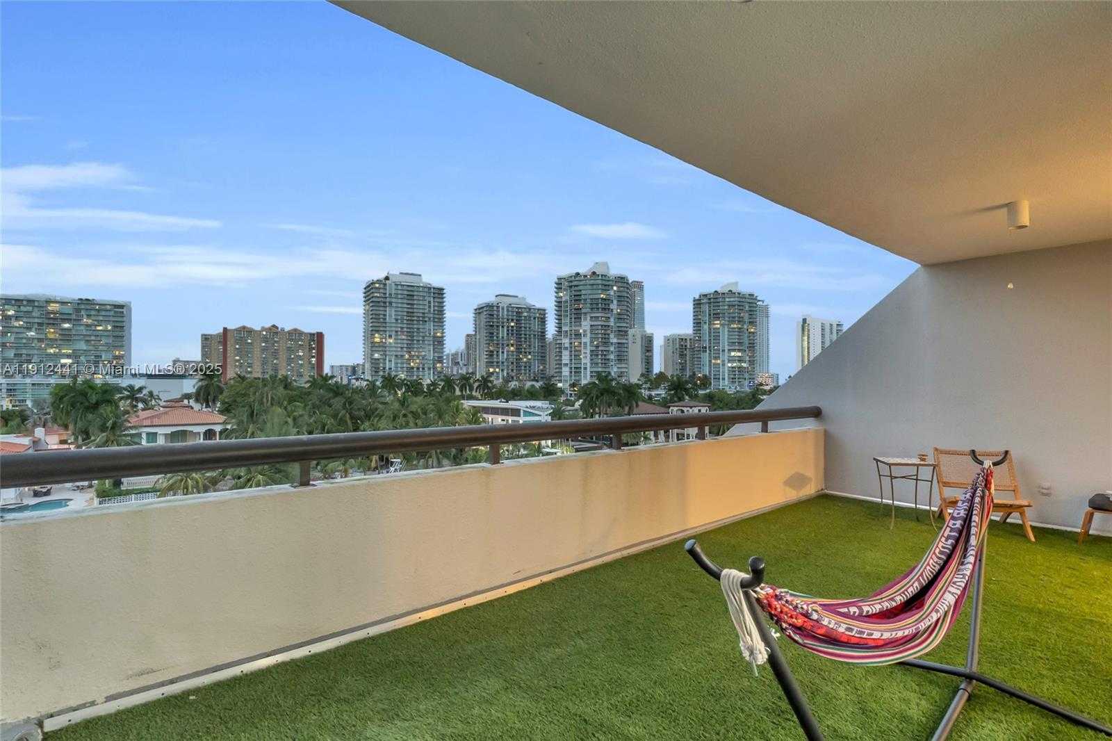 Small Image of 355 POINCIANA DR #1130, Sunny Isles Beach Number 20