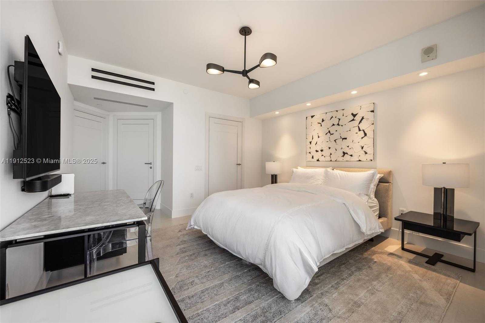 Small Image of 450 ALTON RD #2007, Miami Beach Number 15