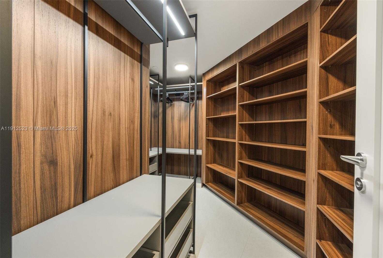 Small Image of 450 ALTON RD #2007, Miami Beach Number 18