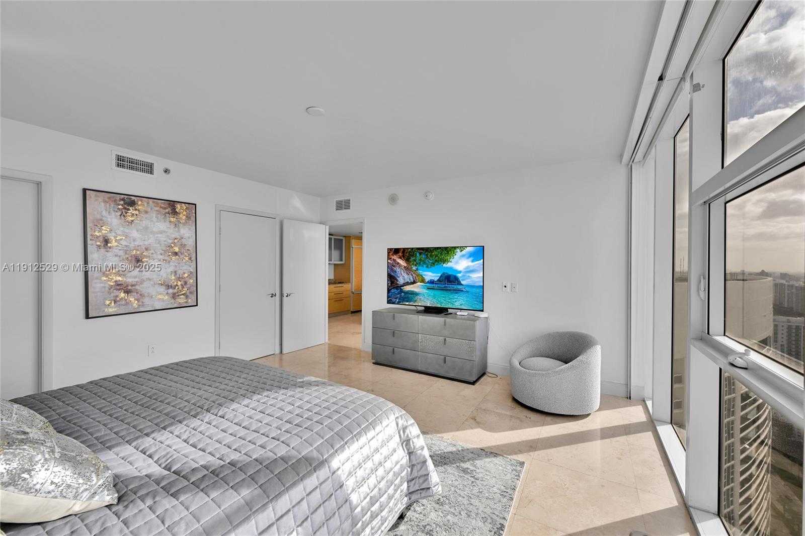 Small Image of 1830 SOUTH OCEAN DR #4807, Hallandale Beach Number 3