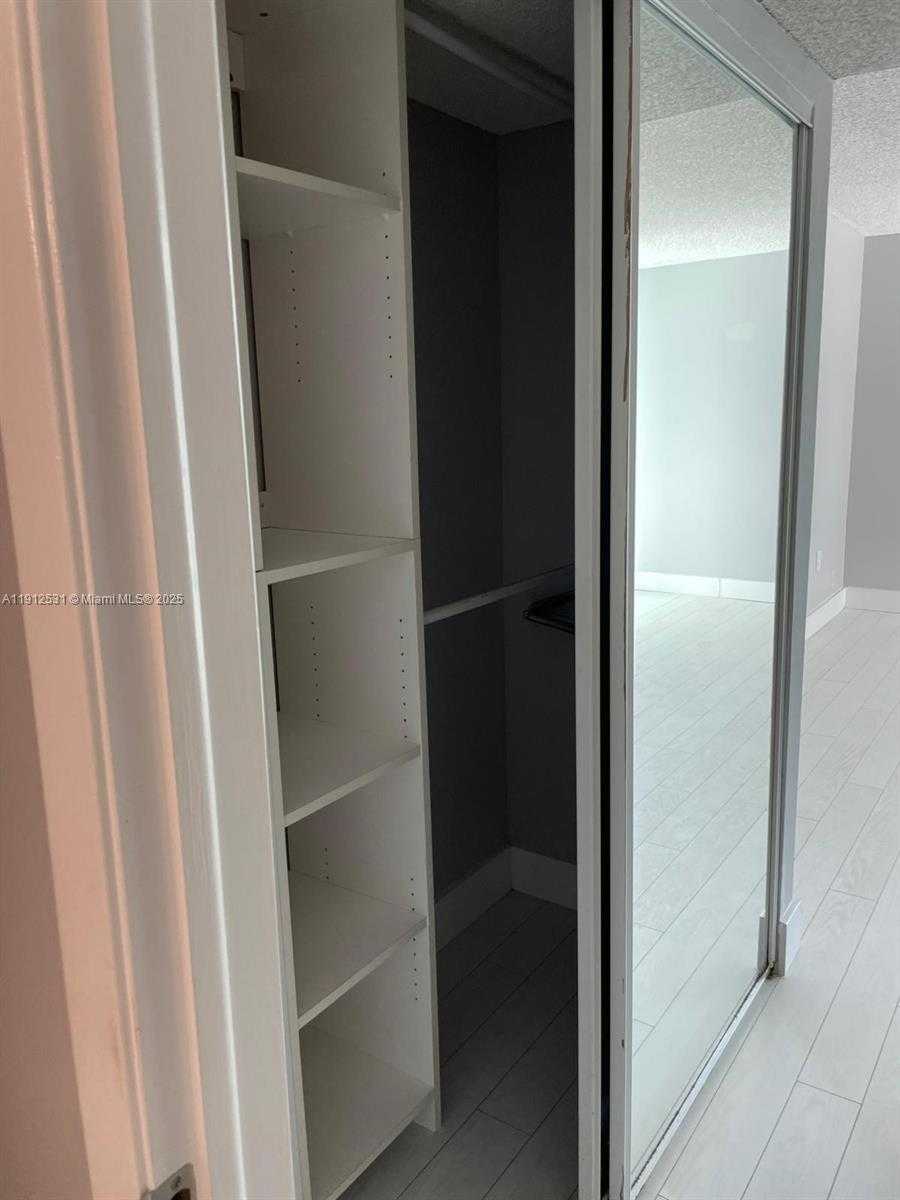 Small Image of 5880 COLLINS AVE #1006, Miami Beach Number 11