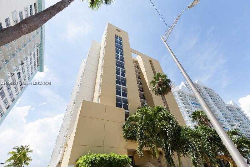 Small Image of 5880 COLLINS AVE #1006, Miami Beach Number 2
