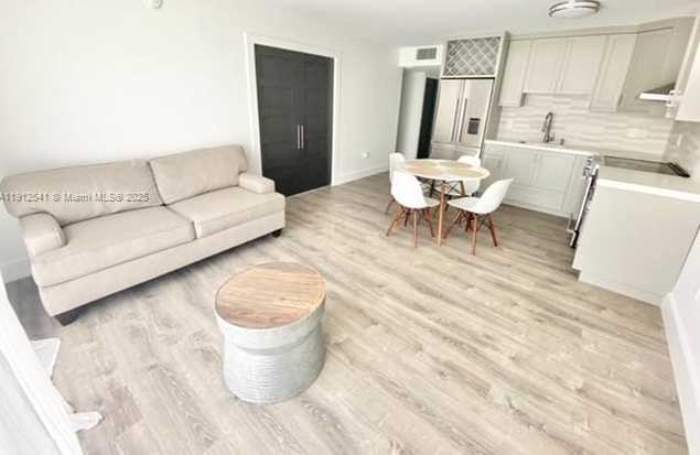 Small Image of 401 OCEAN DR #910, Miami Beach Number 7