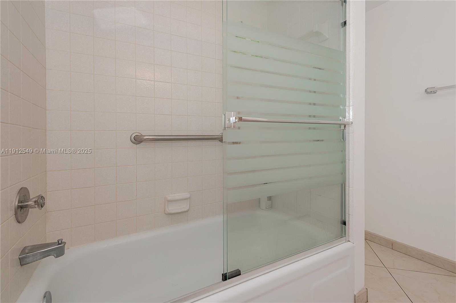 Small Image of 600 THREE ISLANDS BLVD #612, Hallandale Beach Number 30