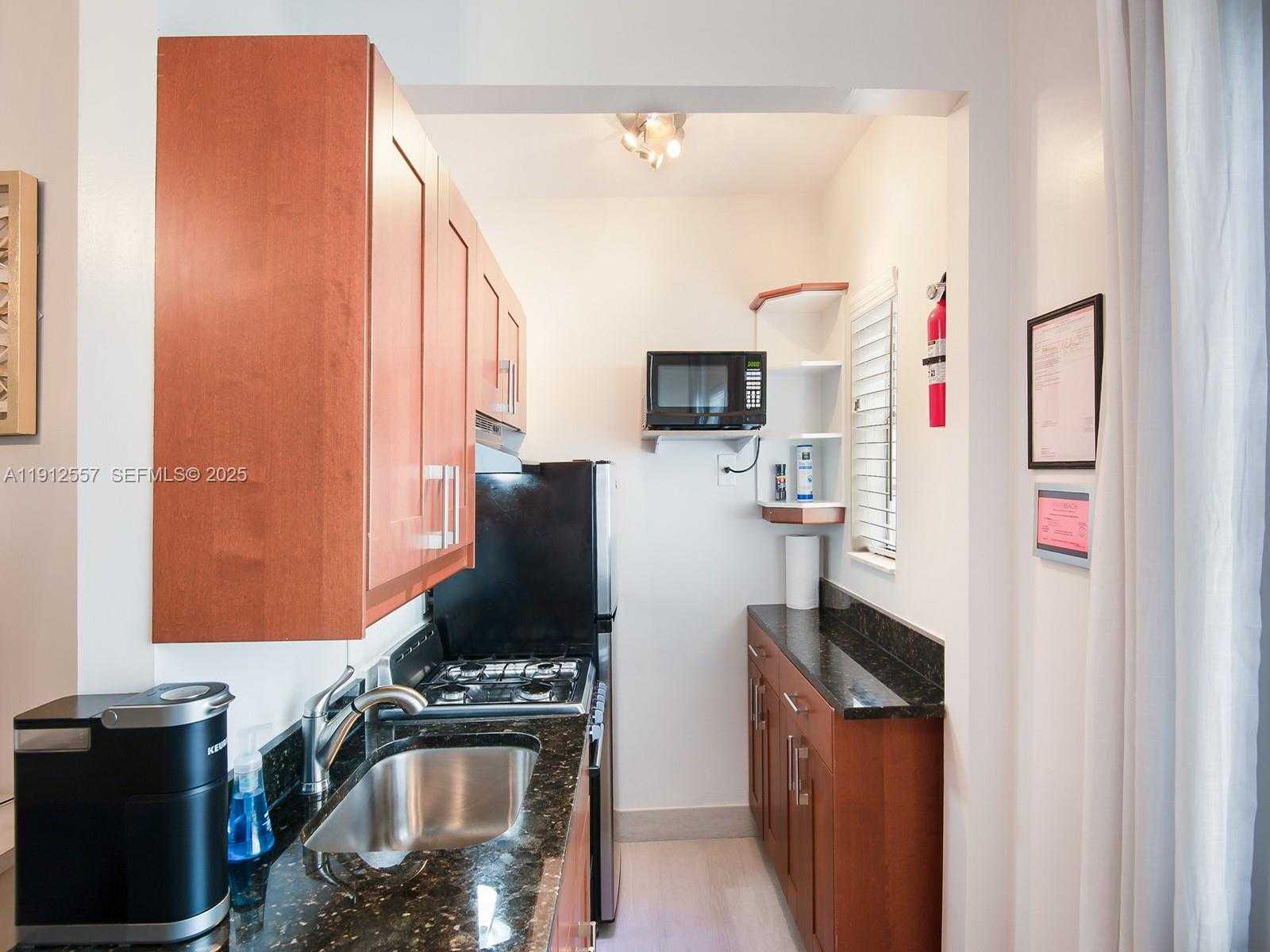 Small Image of 335 OCEAN DR #328, Miami Beach Number 4