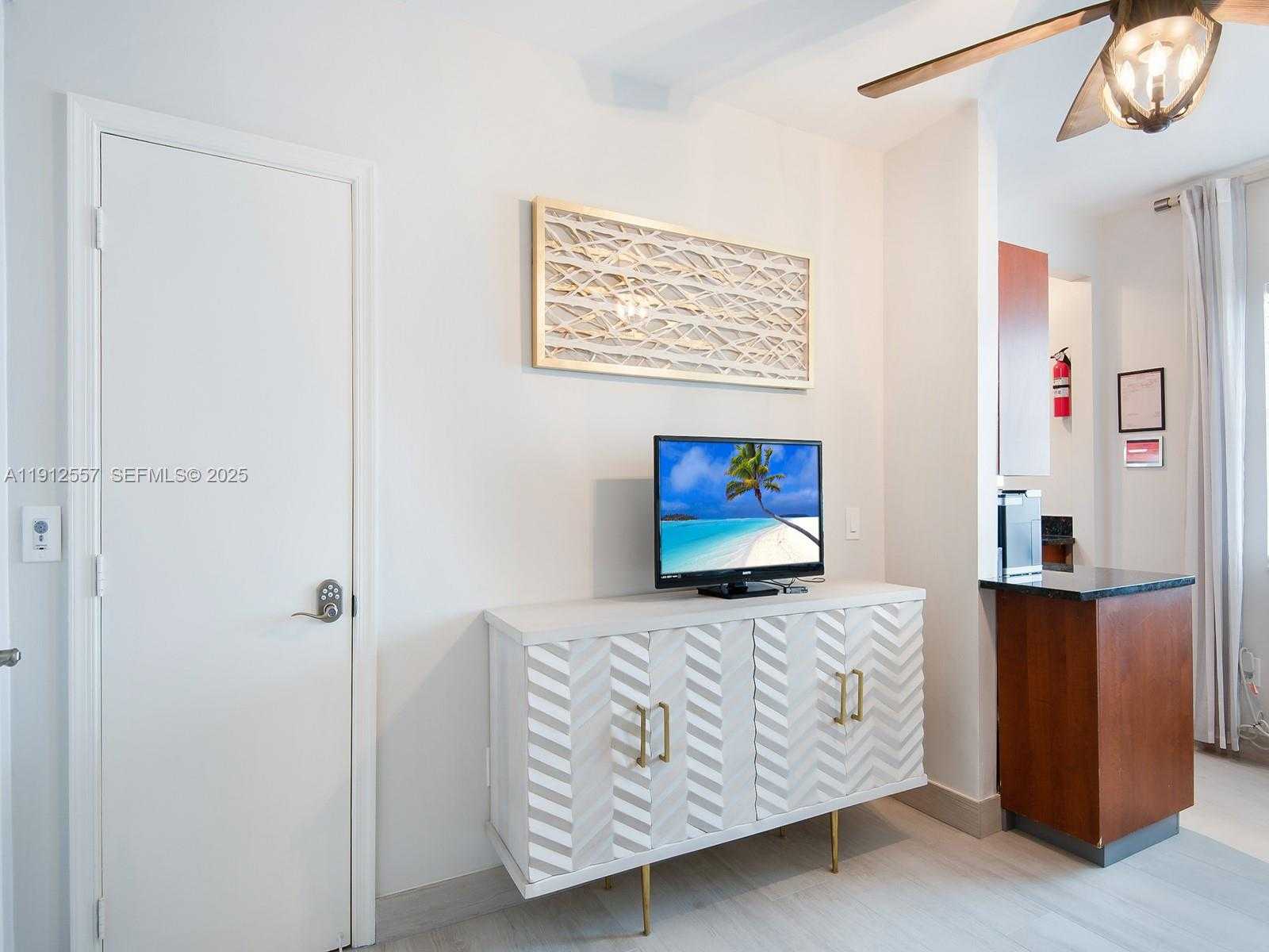Small Image of 335 OCEAN DR #328, Miami Beach Number 7