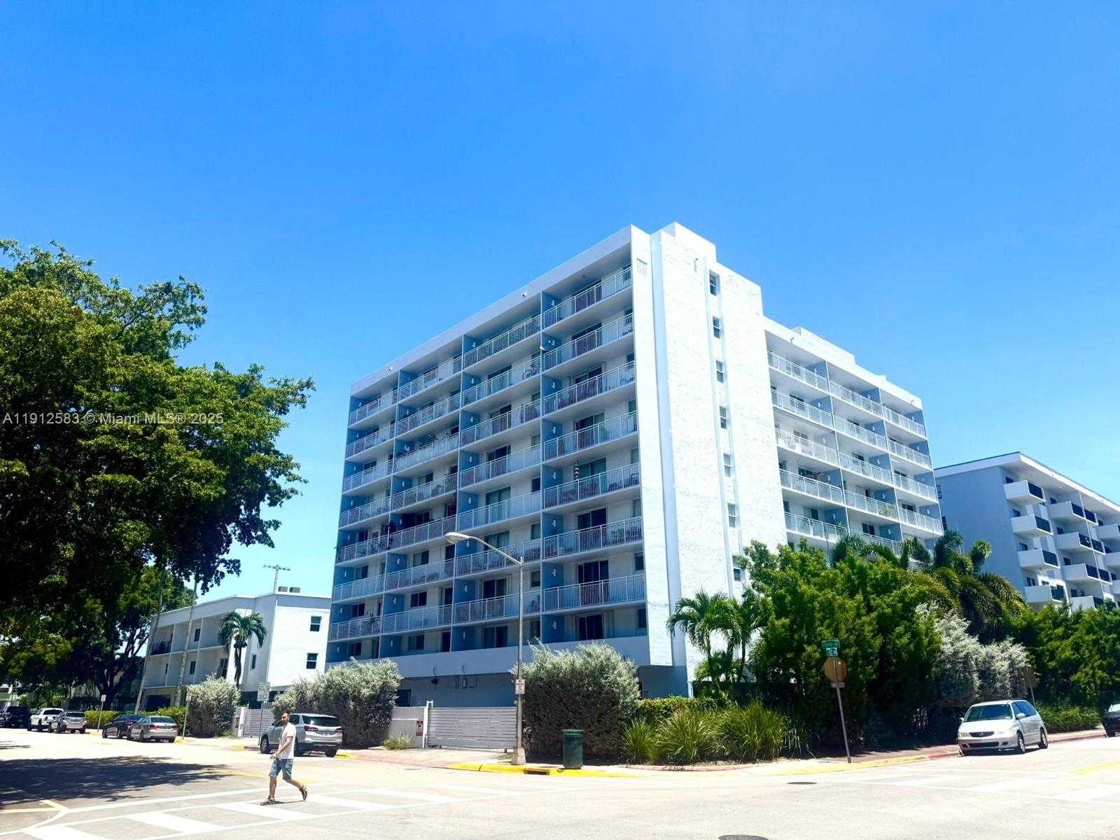 Small Image of 1045 10TH ST #206, Miami Beach Number 2