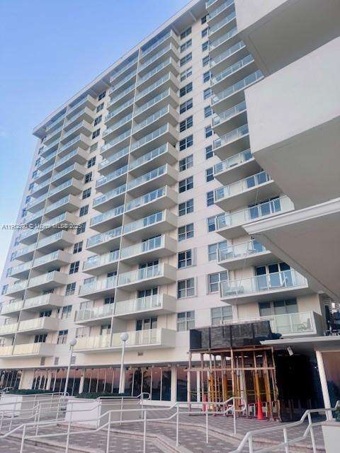 Small Image of 5701 SOUTH EAST COLLINS AVE #PH10, Miami Beach Number 12