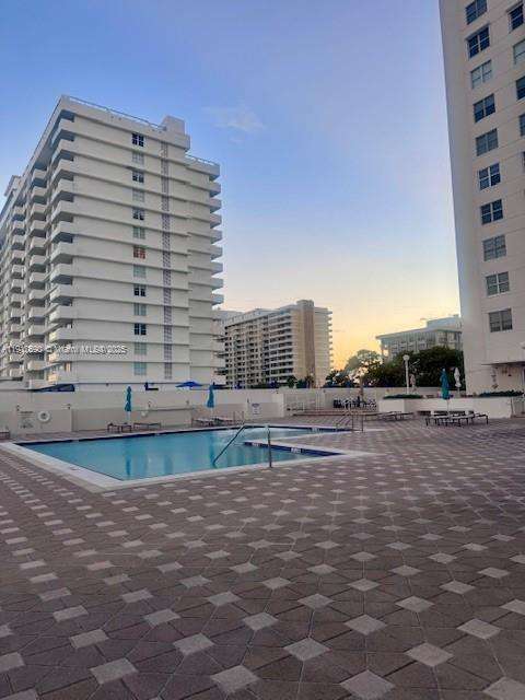 Small Image of 5701 SOUTH EAST COLLINS AVE #PH10, Miami Beach Number 15
