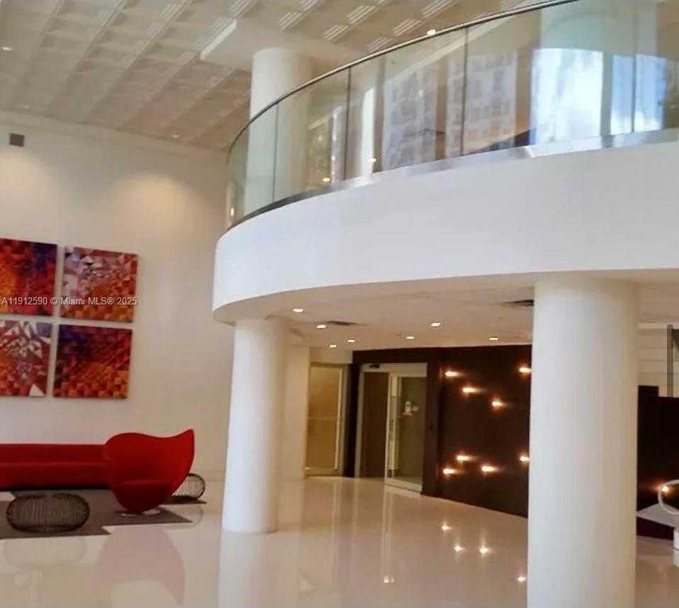 Small Image of 5701 SOUTH EAST COLLINS AVE #PH10, Miami Beach Number 24