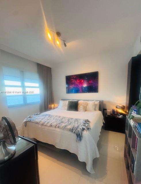 Small Image of 5701 SOUTH EAST COLLINS AVE #PH10, Miami Beach Number 6