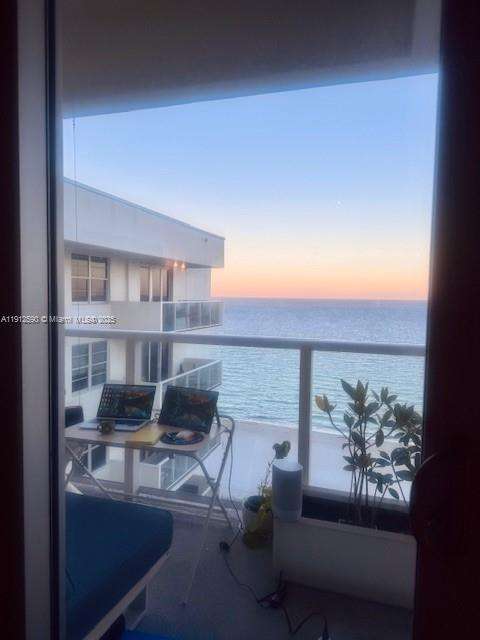 Small Image of 5701 SOUTH EAST COLLINS AVE #PH10, Miami Beach Number 9