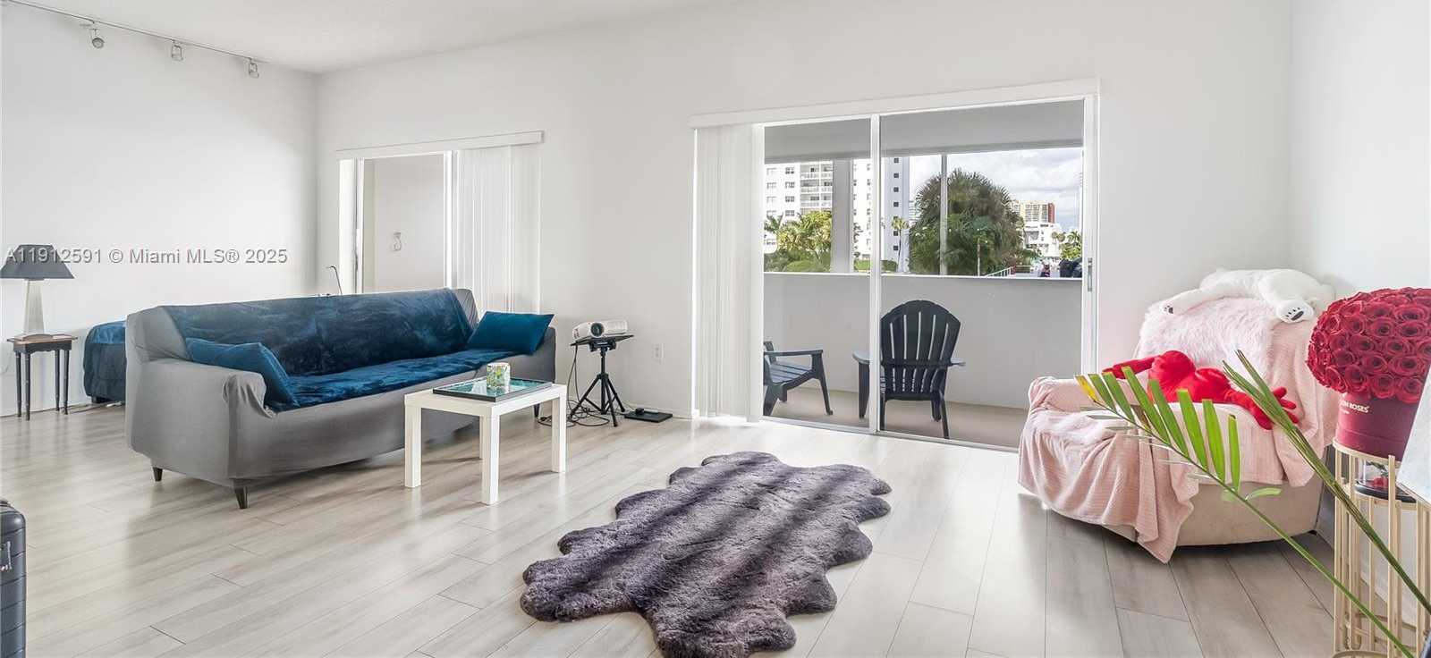 Small Image of 500 BAYVIEW DR #117, Sunny Isles Beach Number 10