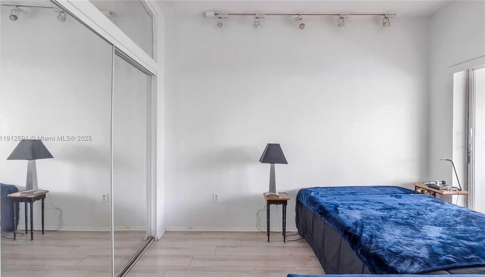 Small Image of 500 BAYVIEW DR #117, Sunny Isles Beach Number 13