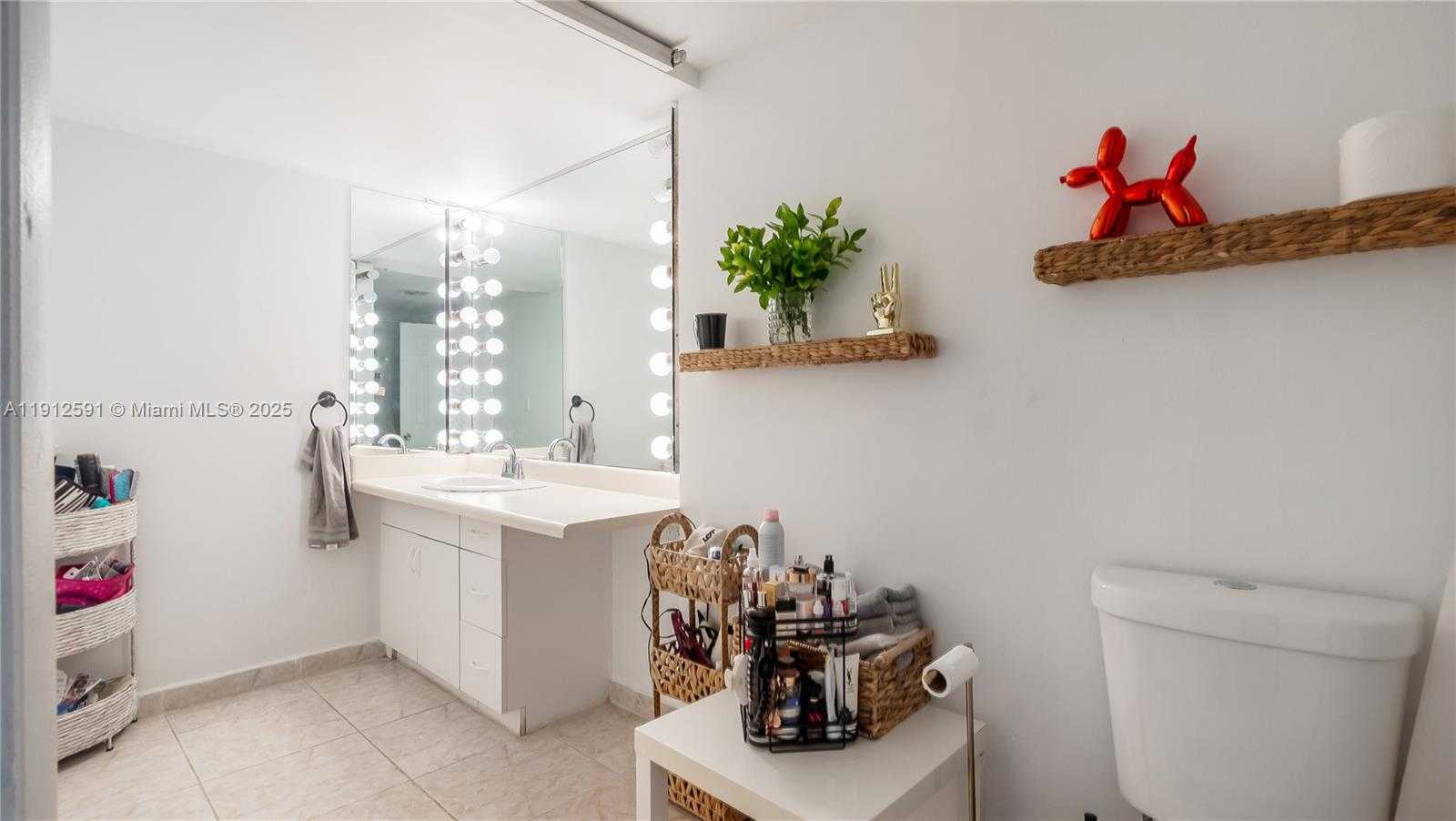 Small Image of 500 BAYVIEW DR #117, Sunny Isles Beach Number 15