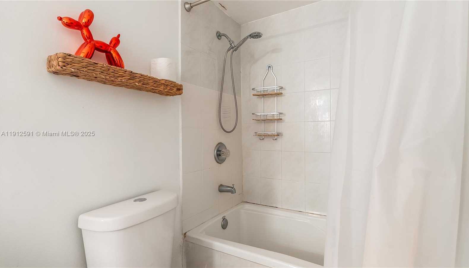 Small Image of 500 BAYVIEW DR #117, Sunny Isles Beach Number 17