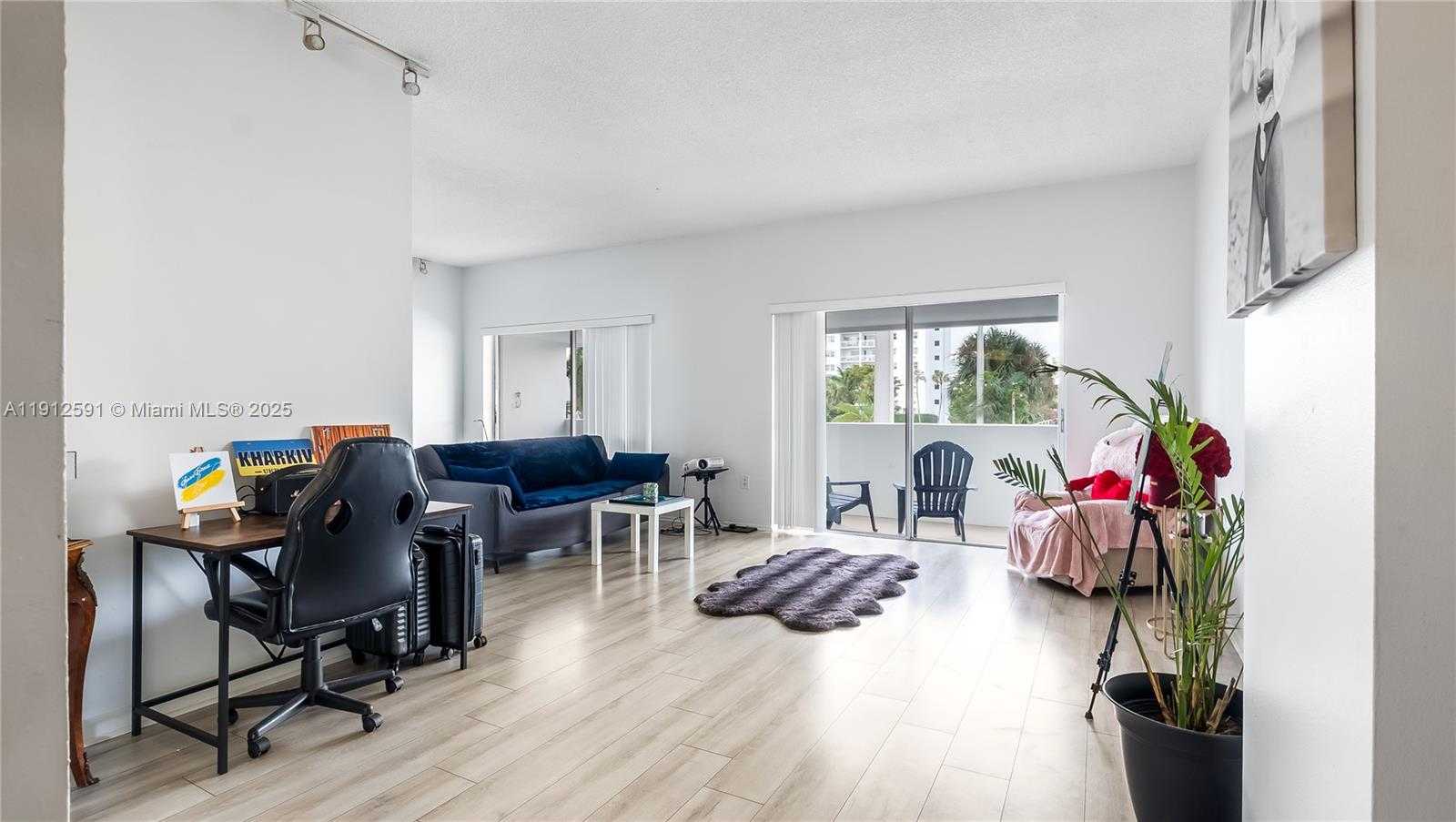 Small Image of 500 BAYVIEW DR #117, Sunny Isles Beach Number 9