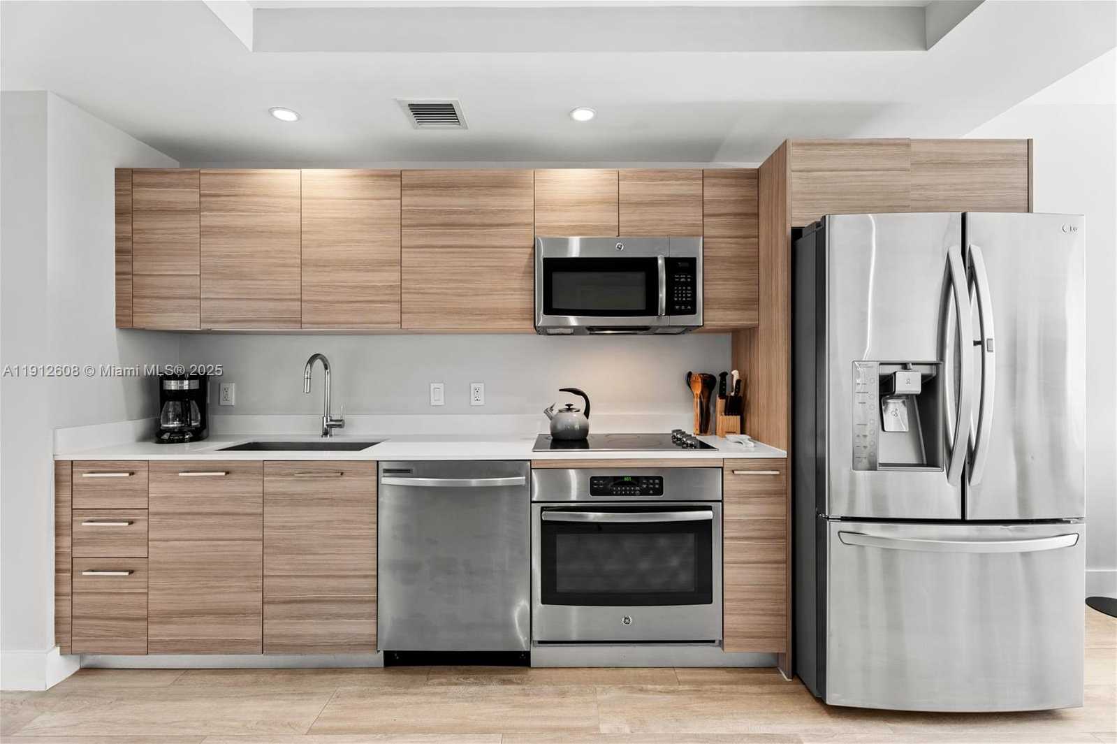 Small Image of 121 NORTH EAST 34TH ST #2003, Miami Number 12