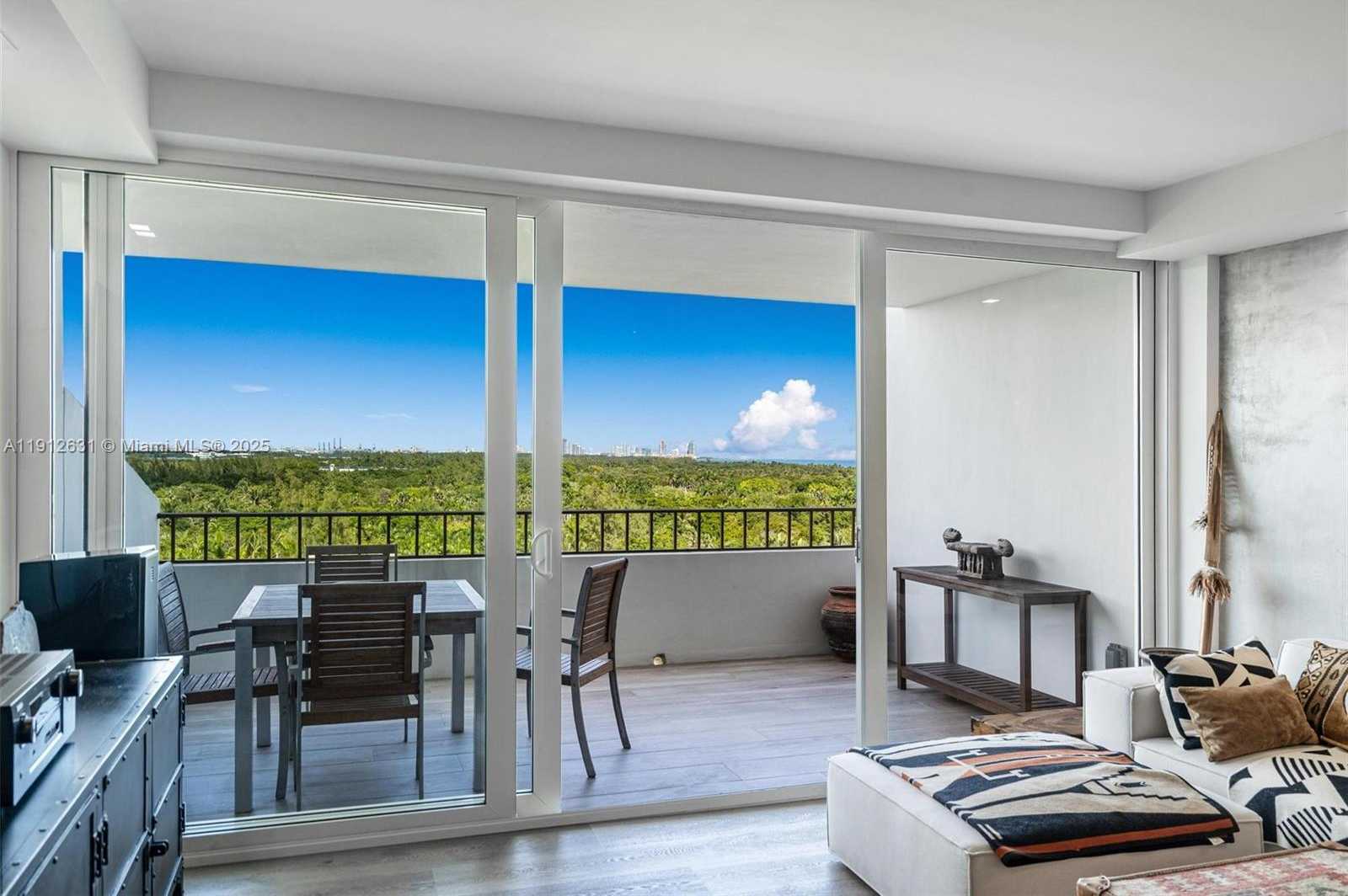 Small Image of 155 OCEAN LANE DR #1002, Key Biscayne Number 10