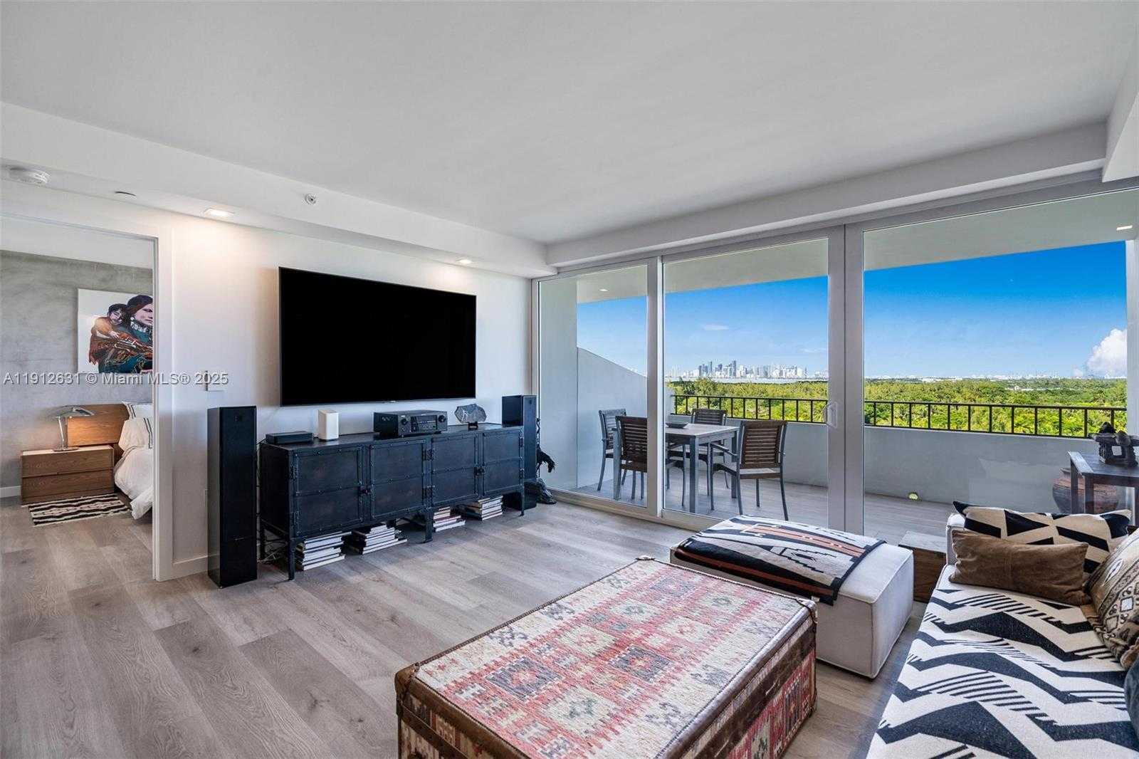 Small Image of 155 OCEAN LANE DR #1002, Key Biscayne Number 12