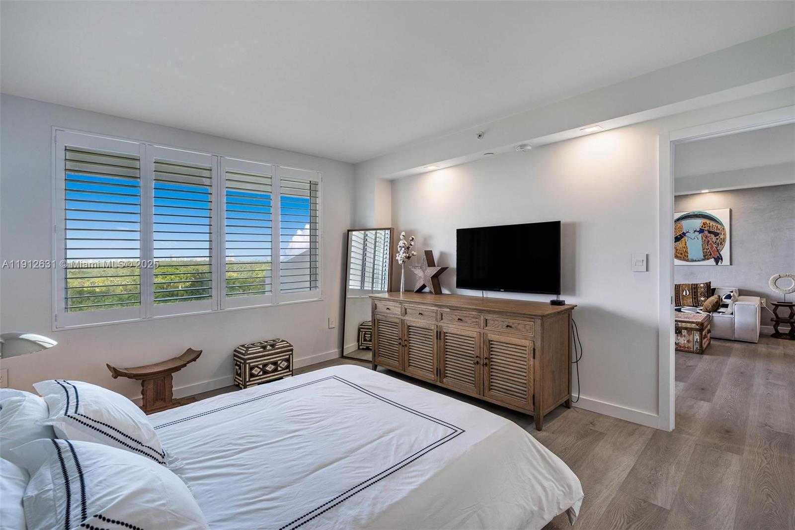 Small Image of 155 OCEAN LANE DR #1002, Key Biscayne Number 13