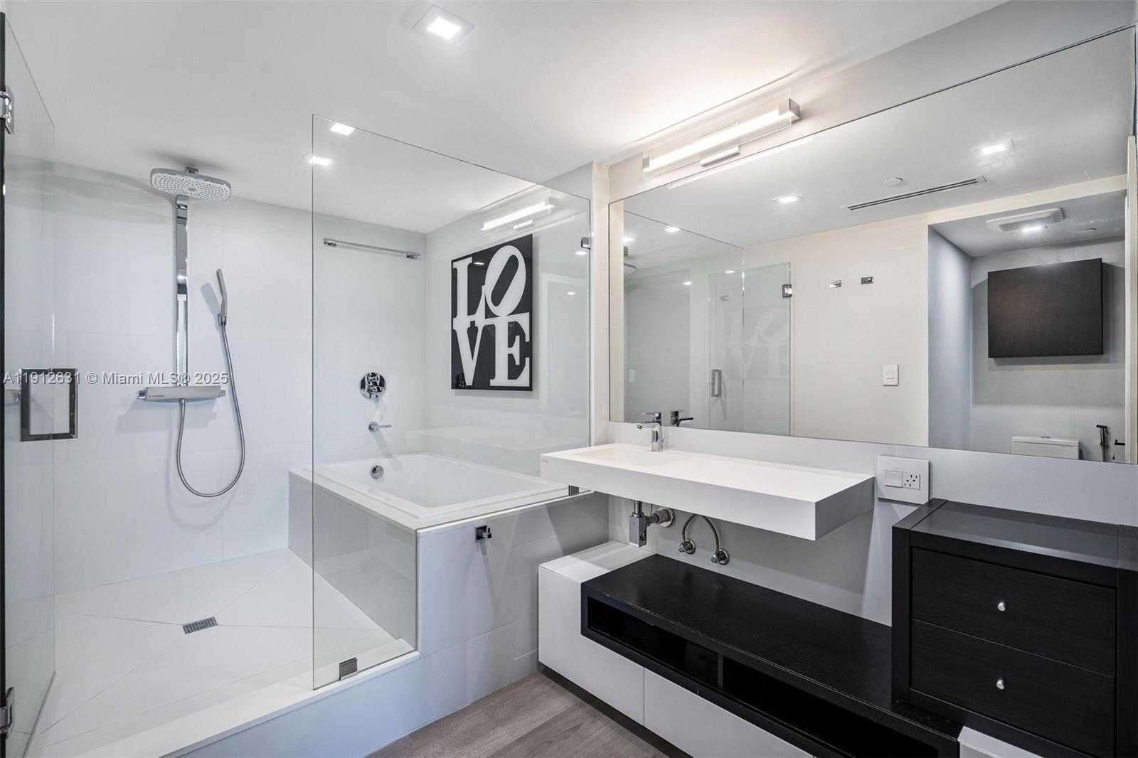 Small Image of 155 OCEAN LANE DR #1002, Key Biscayne Number 14