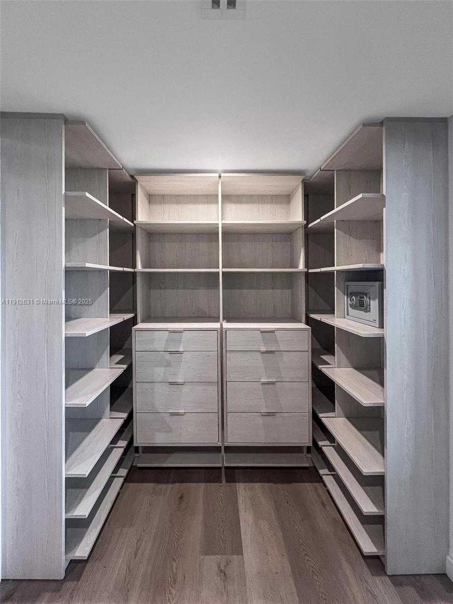 Small Image of 155 OCEAN LANE DR #1002, Key Biscayne Number 16