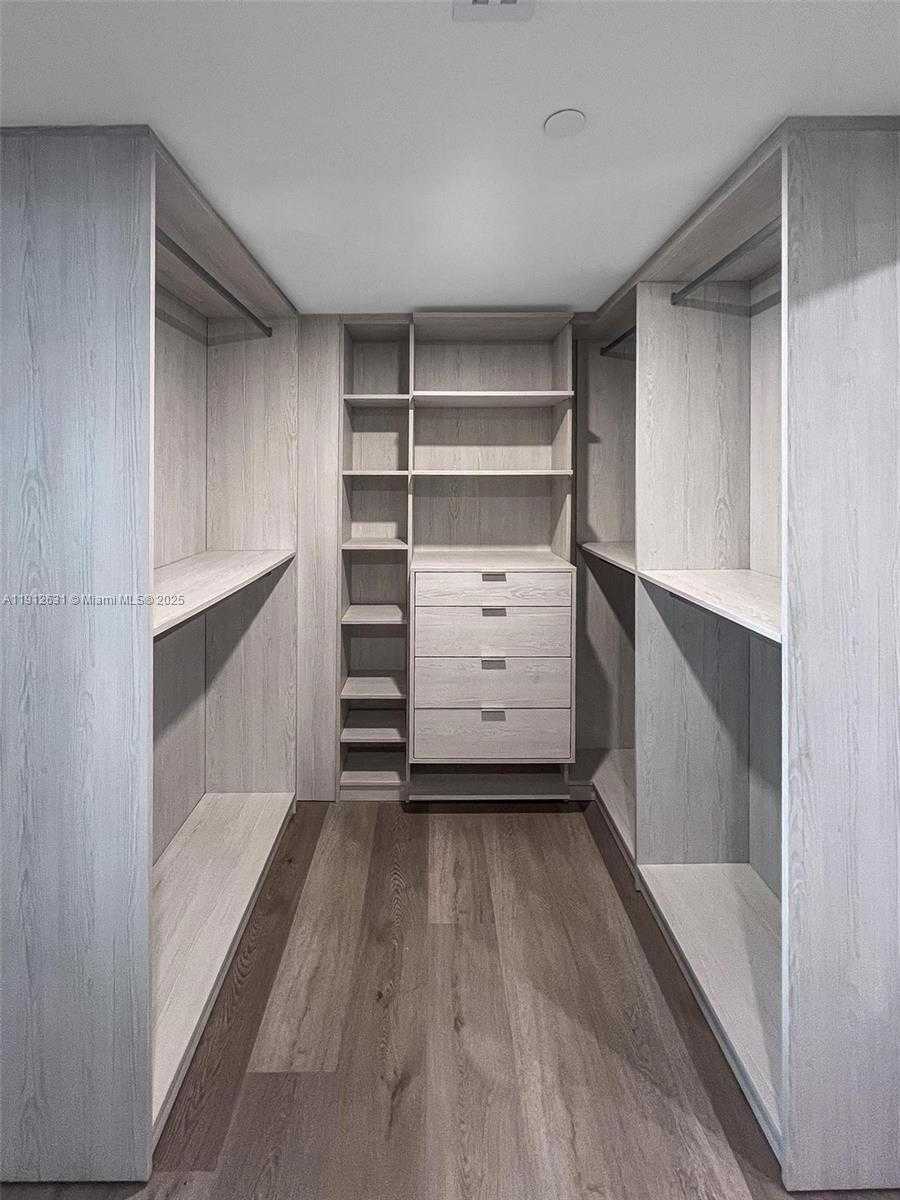 Small Image of 155 OCEAN LANE DR #1002, Key Biscayne Number 17