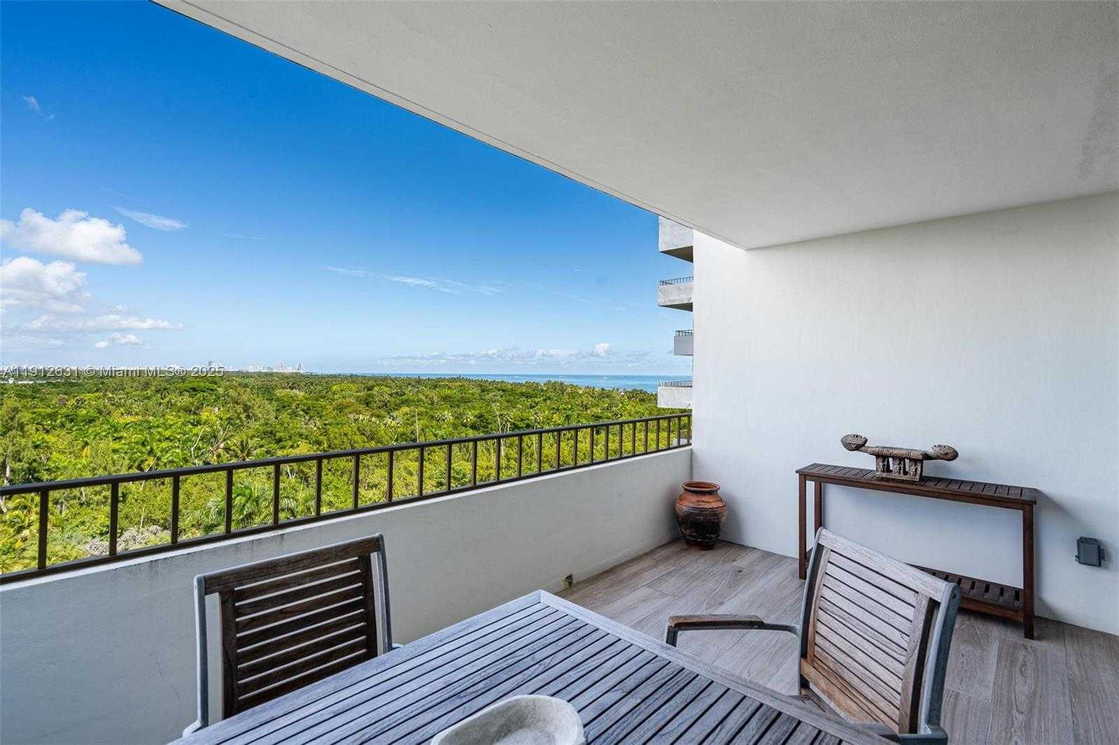 Small Image of 155 OCEAN LANE DR #1002, Key Biscayne Number 30