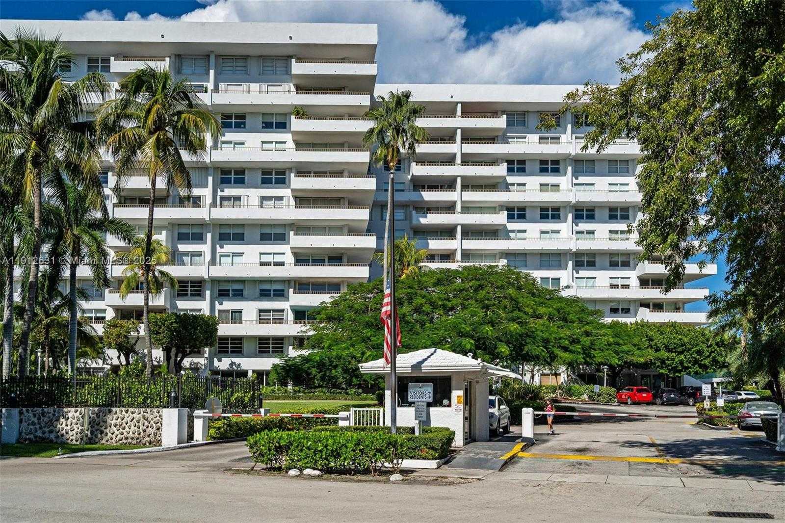 Small Image of 155 OCEAN LANE DR #1002, Key Biscayne Number 35
