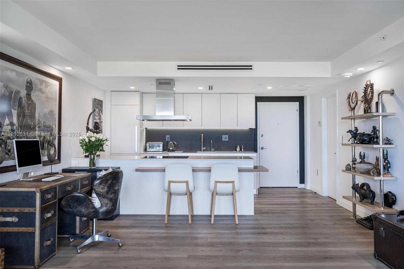 Small Image of 155 OCEAN LANE DR #1002, Key Biscayne Number 7