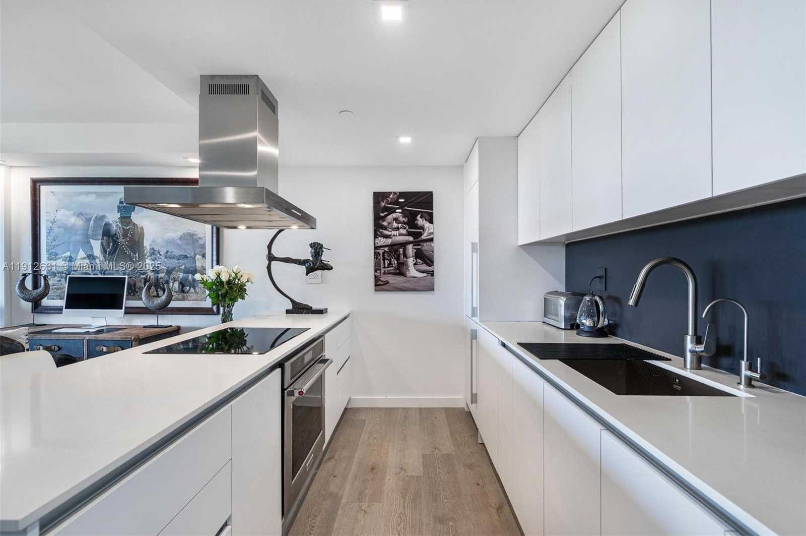 Small Image of 155 OCEAN LANE DR #1002, Key Biscayne Number 8