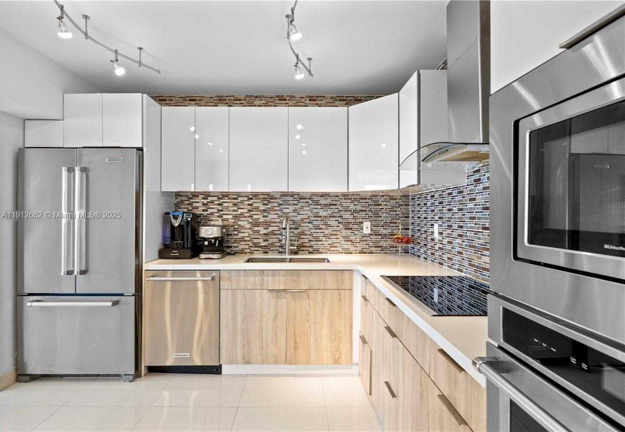 Small Image of 900 BAY DR #622-620, Miami Beach Number 3