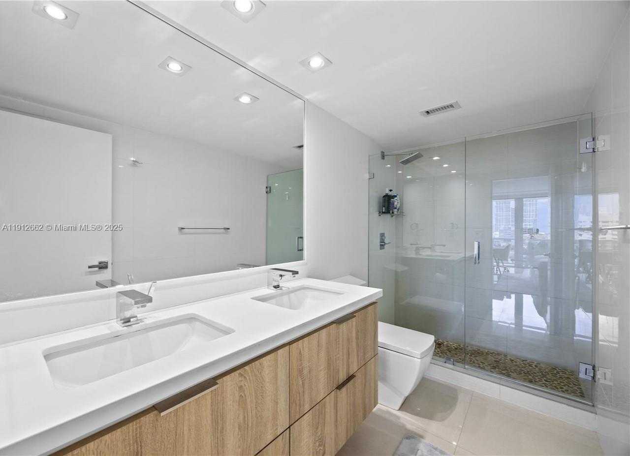 Small Image of 900 BAY DR #622-620, Miami Beach Number 7