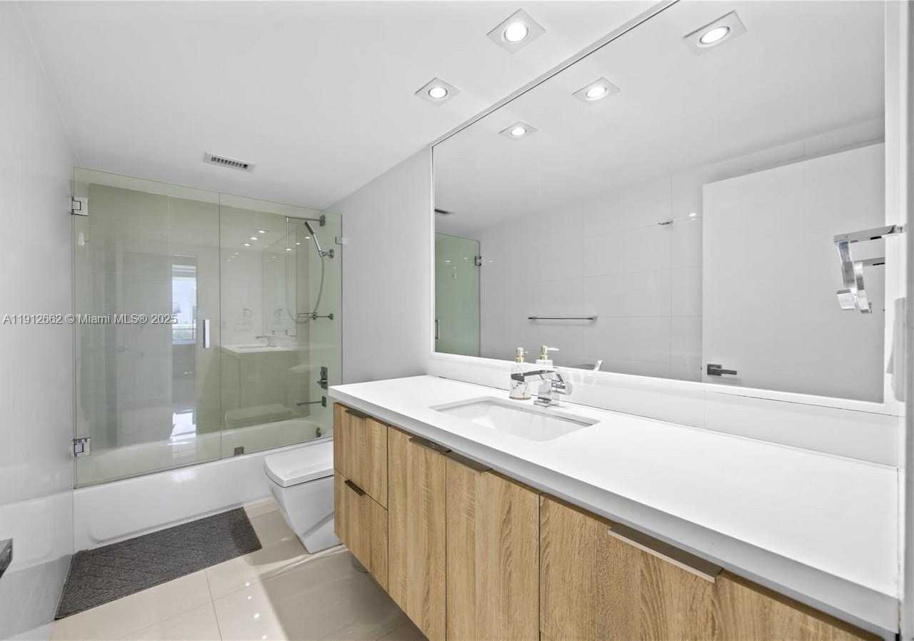 Small Image of 900 BAY DR #622-620, Miami Beach Number 9