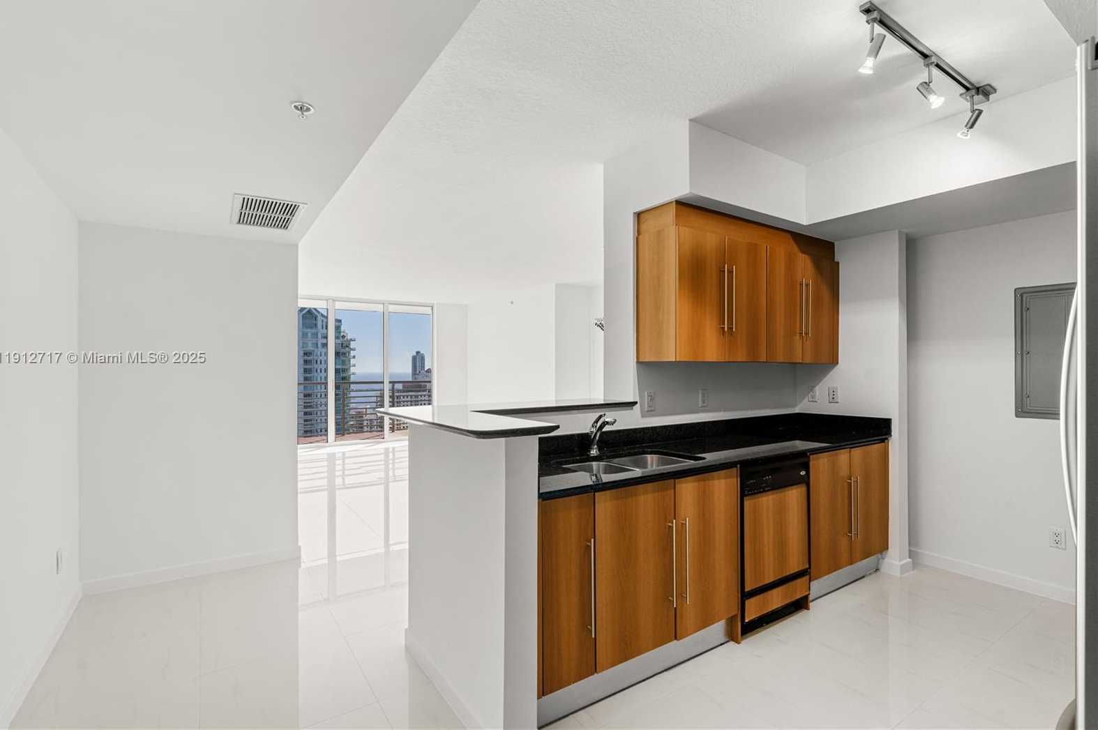 Small Image of 335 SOUTH BISCAYNE BLVD #4105, Miami Number 8