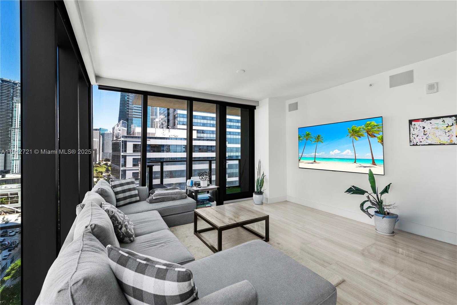 Small Image of 1451 BRICKELL AVENUE #1706, Miami Number 12