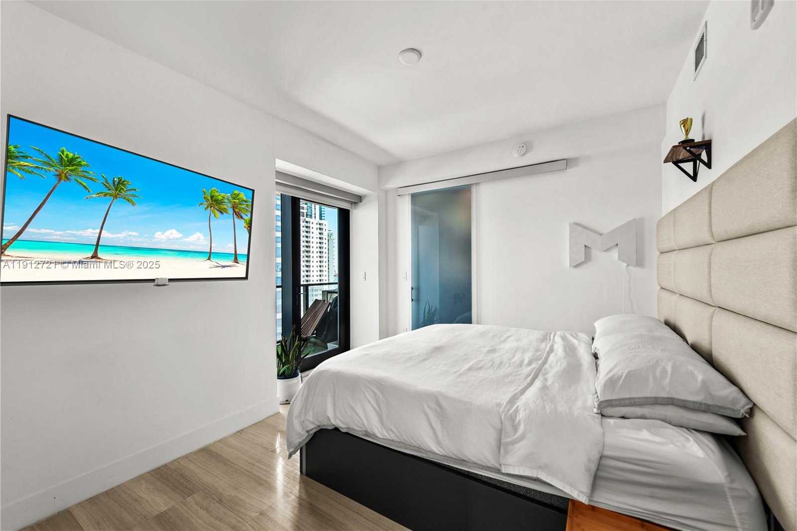 Small Image of 1451 BRICKELL AVENUE #1706, Miami Number 16