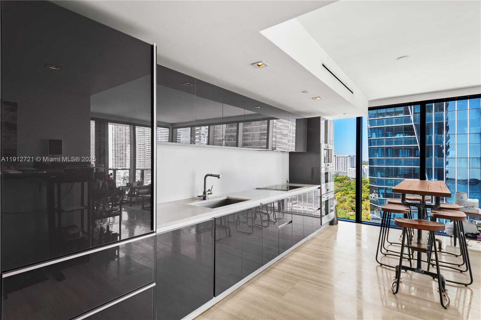 Small Image of 1451 BRICKELL AVENUE #1706, Miami Number 3