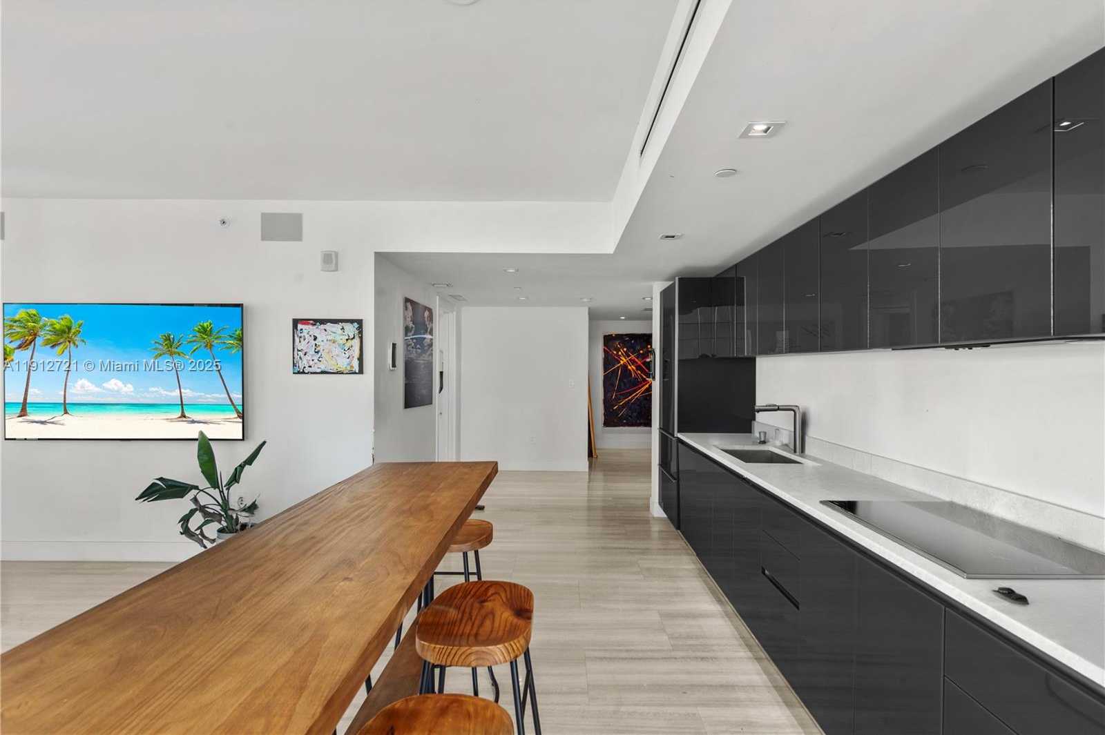 Small Image of 1451 BRICKELL AVENUE #1706, Miami Number 5