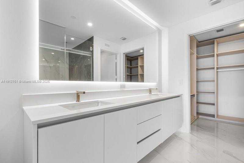 Small Image of 700 NORTH EAST 24 #1703, Miami Number 23