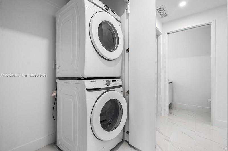 Small Image of 700 NORTH EAST 24 #1703, Miami Number 31