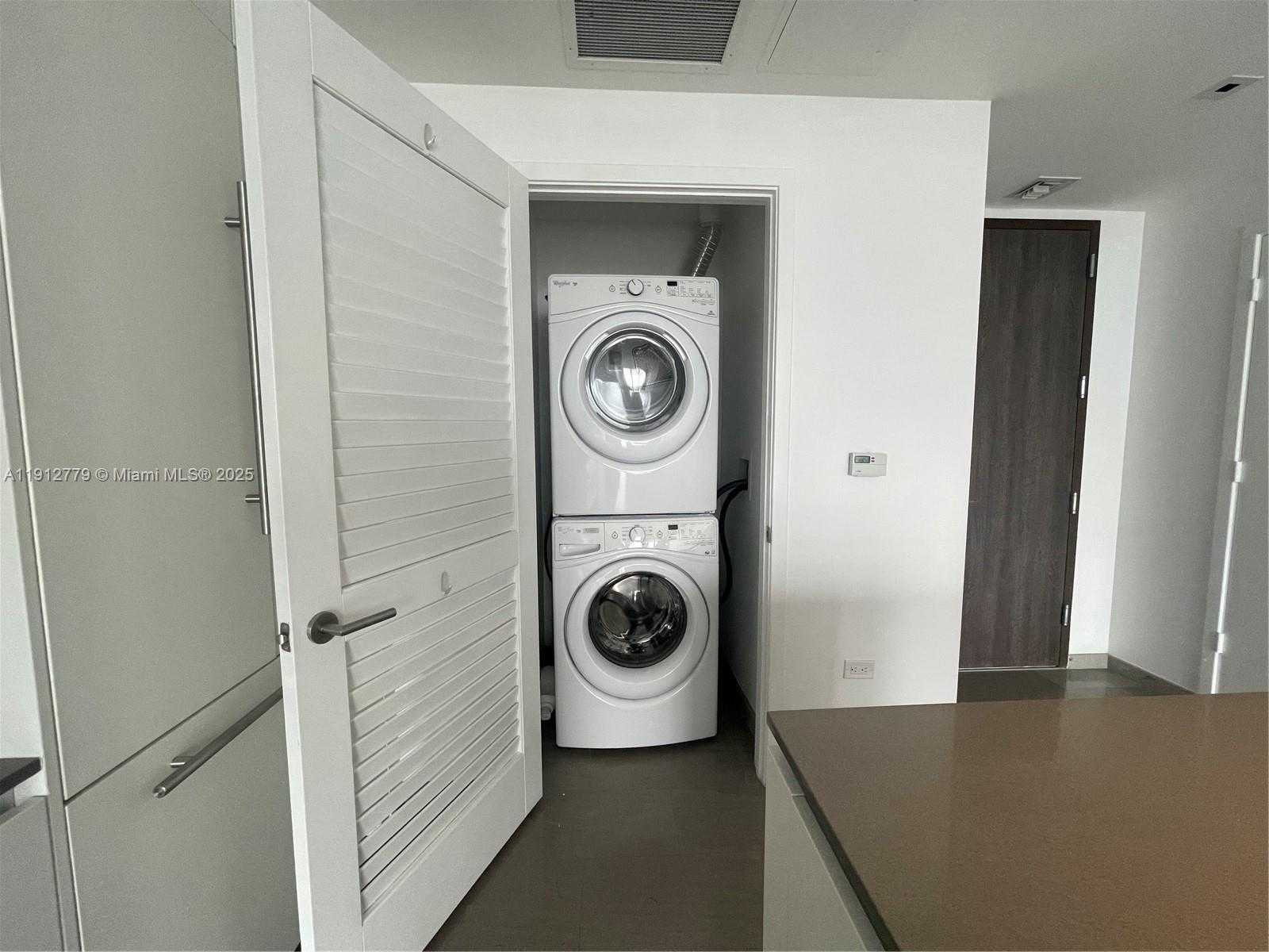 Small Image of 68 SOUTH EAST 6TH ST #3806, Miami Number 10