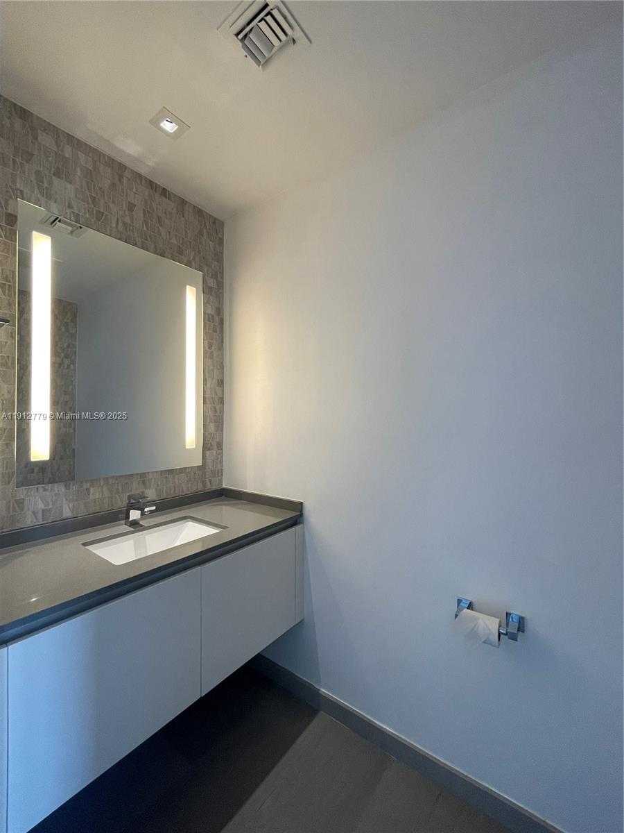 Small Image of 68 SOUTH EAST 6TH ST #3806, Miami Number 12