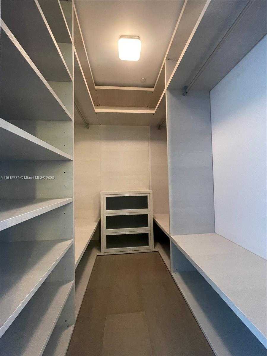 Small Image of 68 SOUTH EAST 6TH ST #3806, Miami Number 17