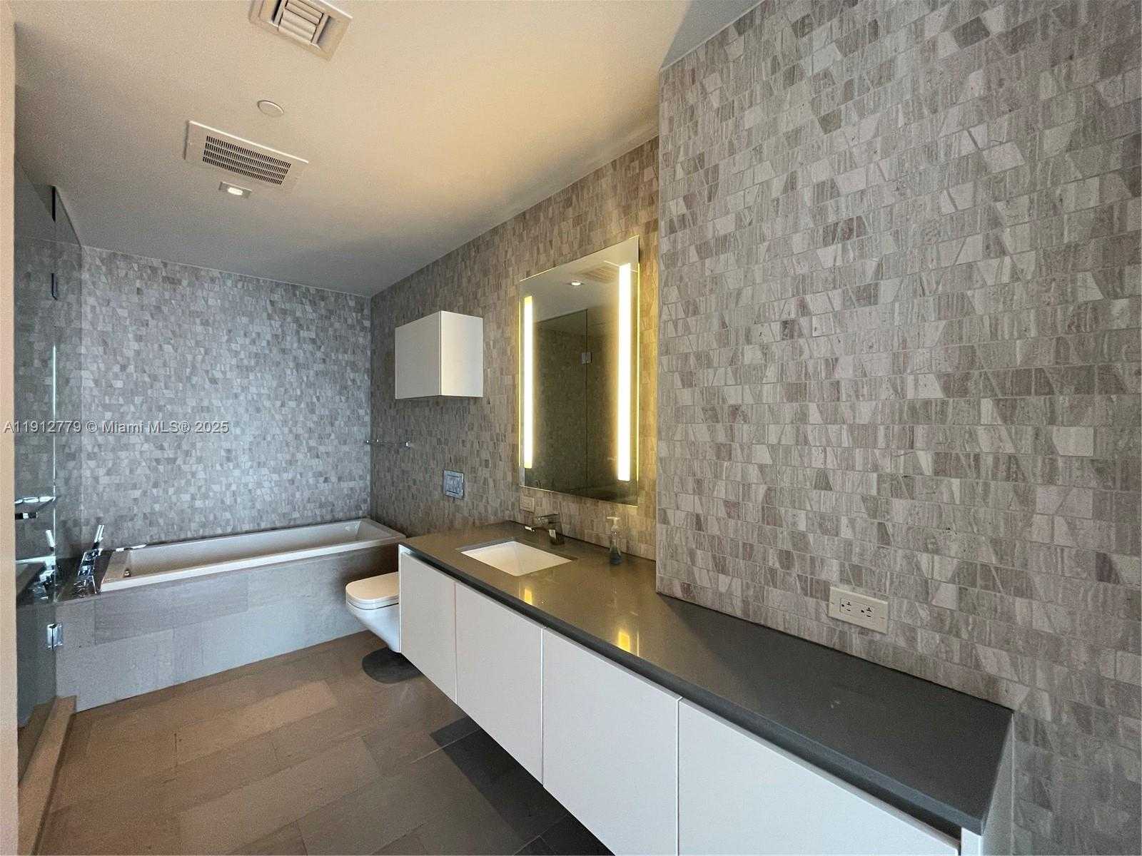 Small Image of 68 SOUTH EAST 6TH ST #3806, Miami Number 18