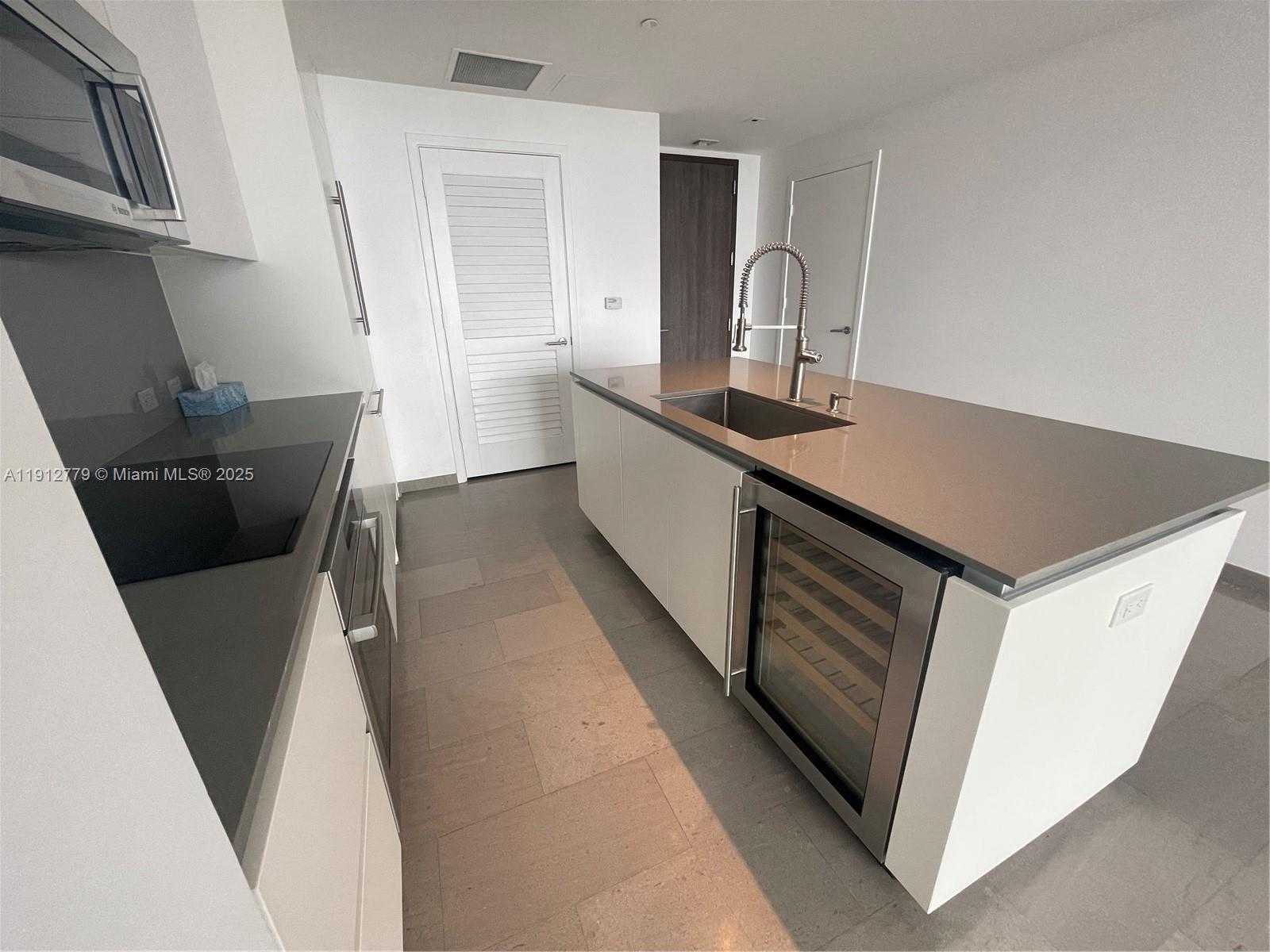 Small Image of 68 SOUTH EAST 6TH ST #3806, Miami Number 8