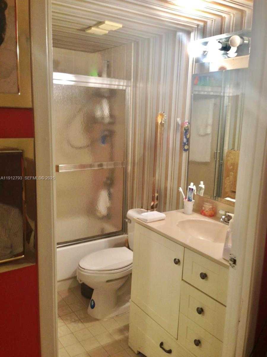 Small Image of 1621 COLLINS AVE #405, Miami Beach Number 13