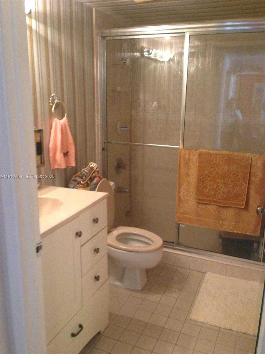 Small Image of 1621 COLLINS AVE #405, Miami Beach Number 14